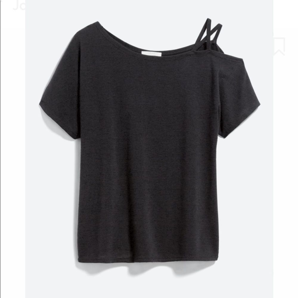 One‎ shoulder knit top